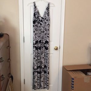 Gorgeous Black and White Floral Maxi Dress